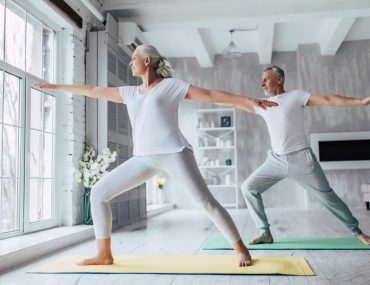 seniors-doing-yoga